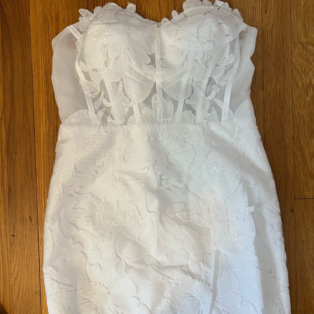 Elegant White Lace Strapless Dress